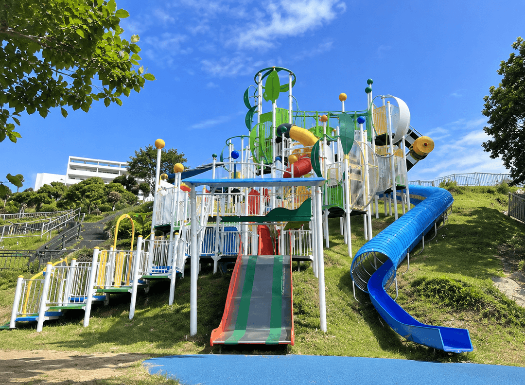 海軍壕公園（ガジュマルラビリンス）