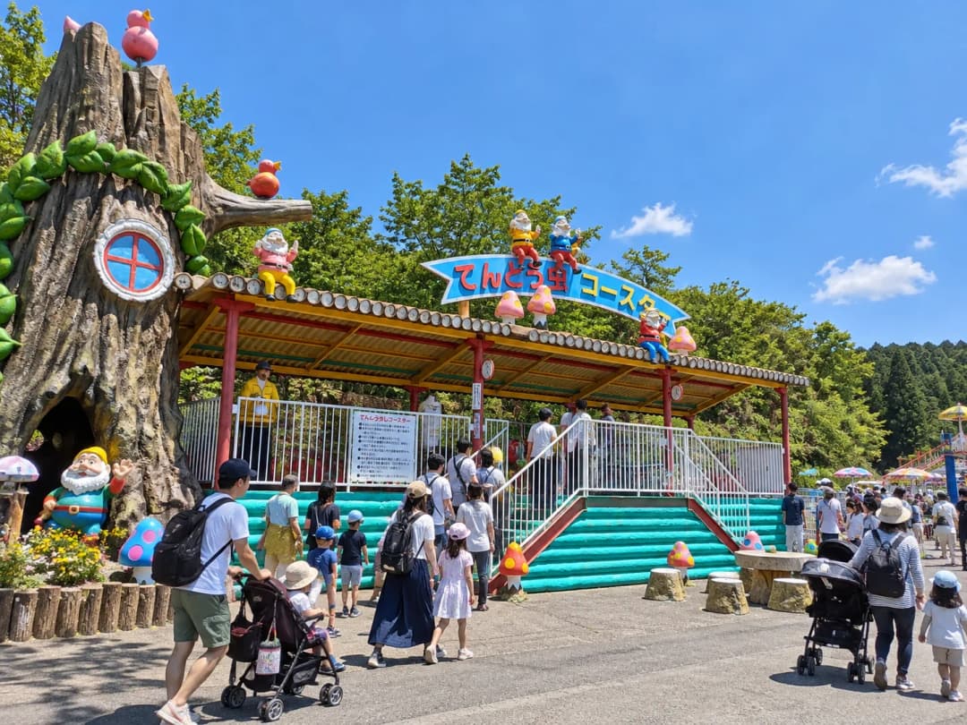森とリスの遊園地 メルヘン村