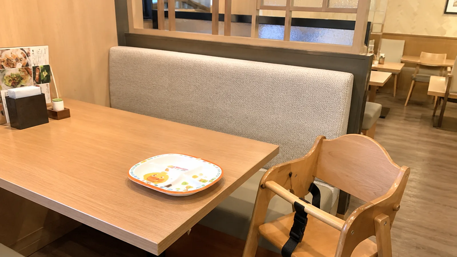 子連れOKチェーン店のベビーチェア完全まとめ｜何ヶ月から・タイプ・確保のコツ【0-3歳】