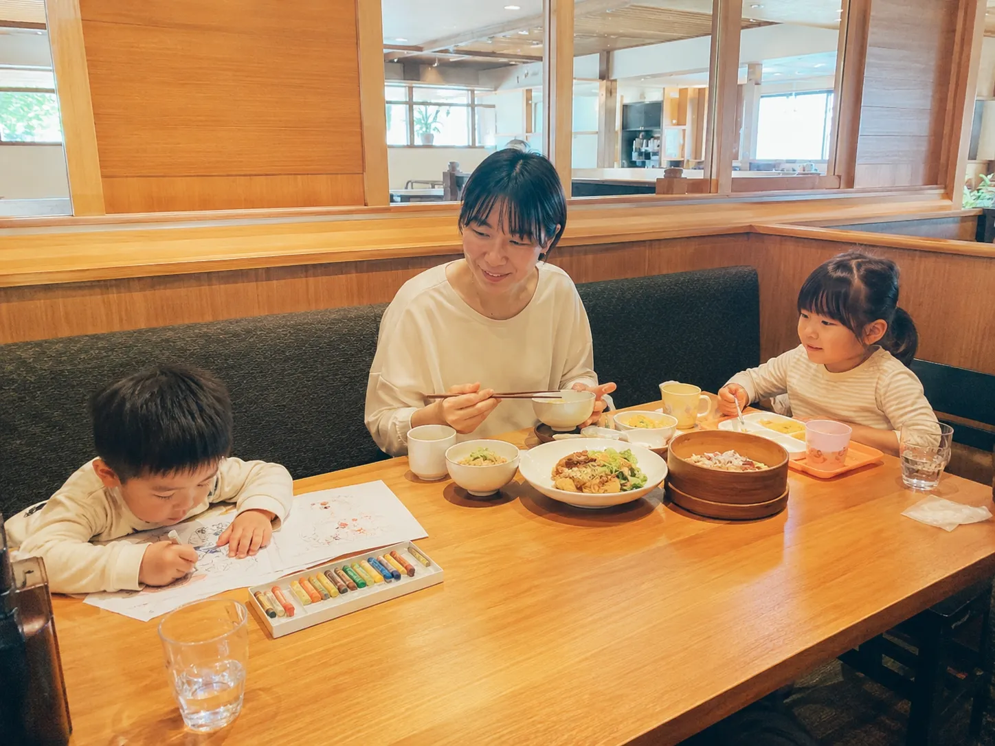 なか卯のキッズメニュー徹底解説｜お子様うどん・親子丼の年齢別おすすめと取り分け運用【2026】